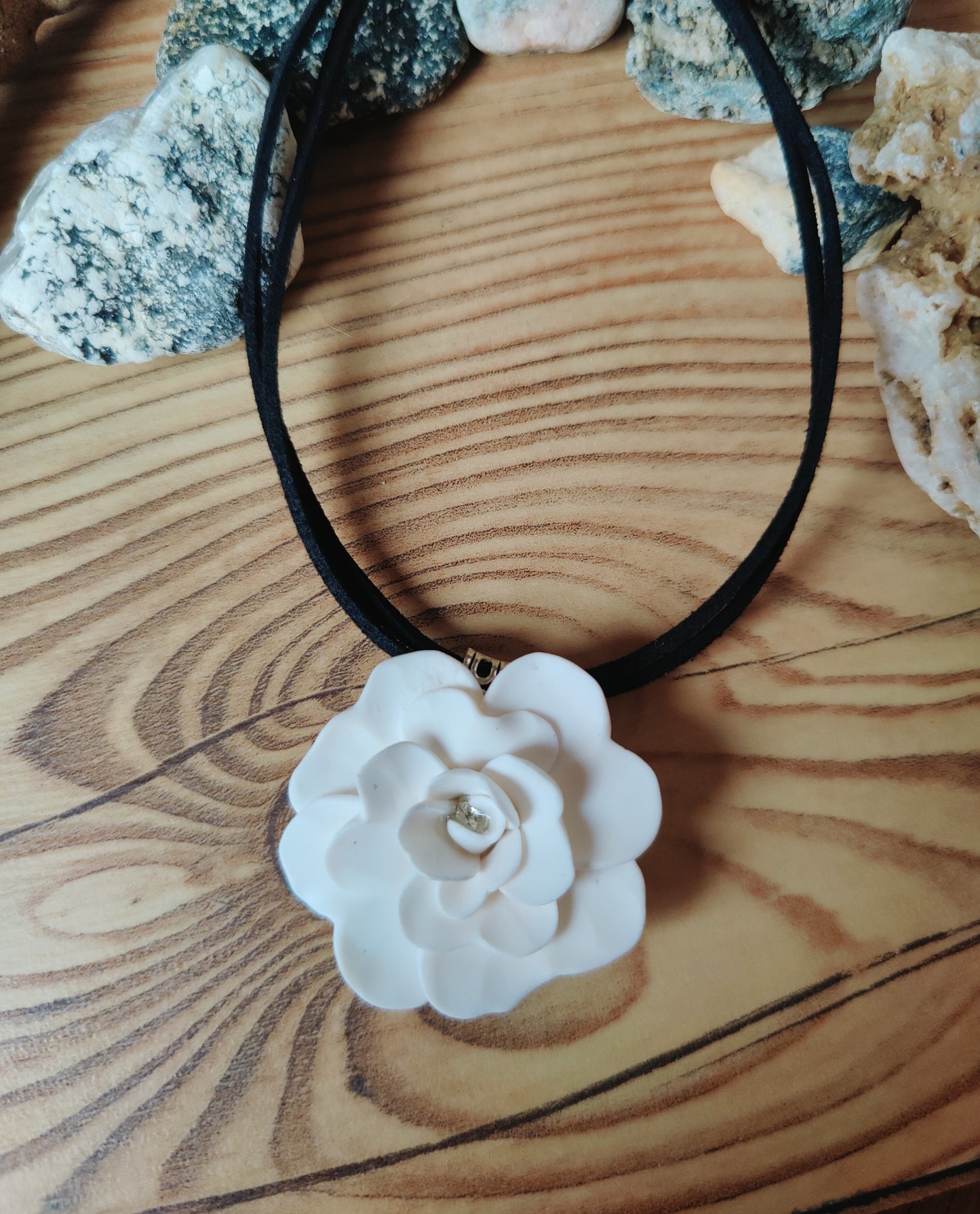 Blütenhalsband Lagertha
