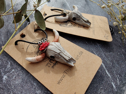 Bison Totenkopf Kette – Kettenanhänger aus Polymer Clay mit Totenkopf-Motiv, Produktfoto 2