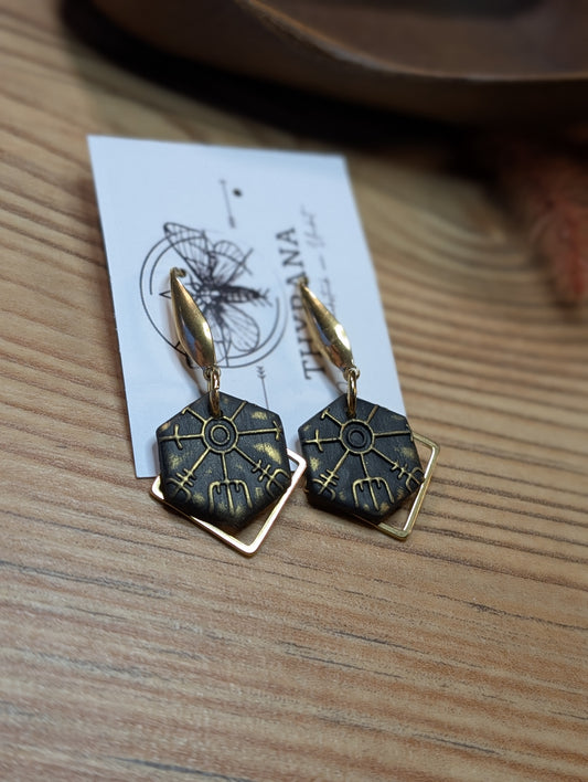 Runa – Ohrringe aus Polymer Clay mit Runenmotiv, in verschiedenen Farben, Produktfoto 2