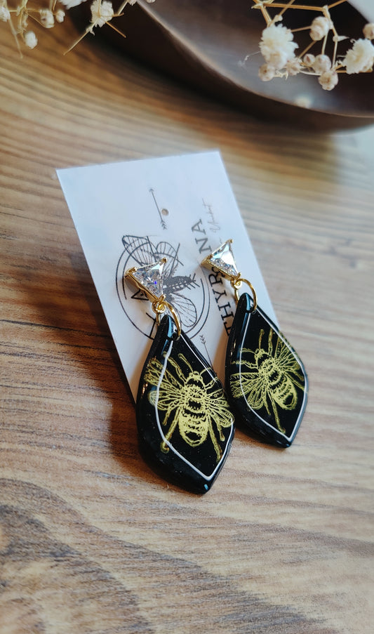 Black Bee – Ohrringe aus Gießharz mit Bienenmotiv in Schwarz, Produktfoto 2