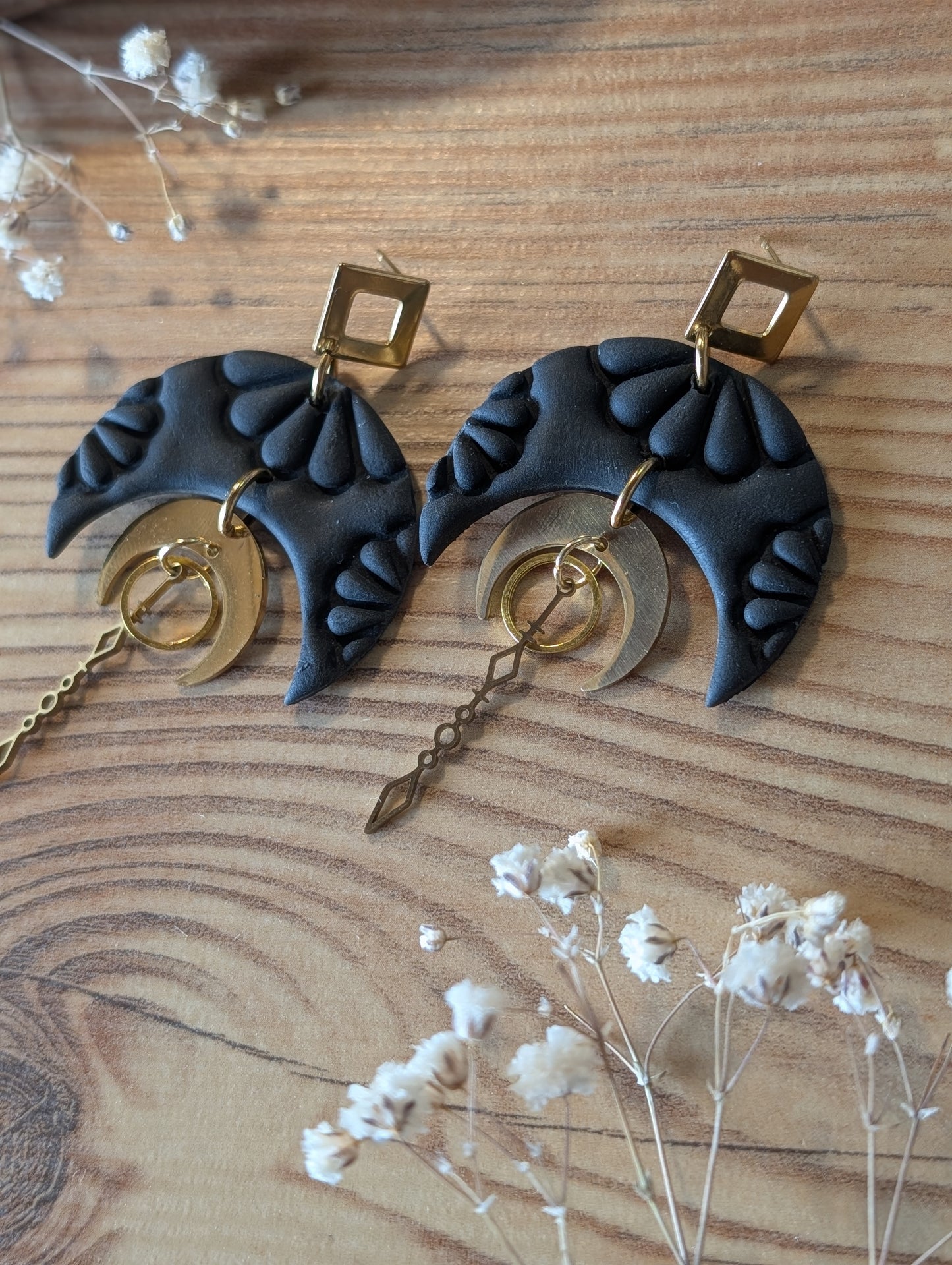 Isolde – Ring aus Polymer Clay mit Fledermausmotiv in Gold oder Silber, Produktfoto 3
