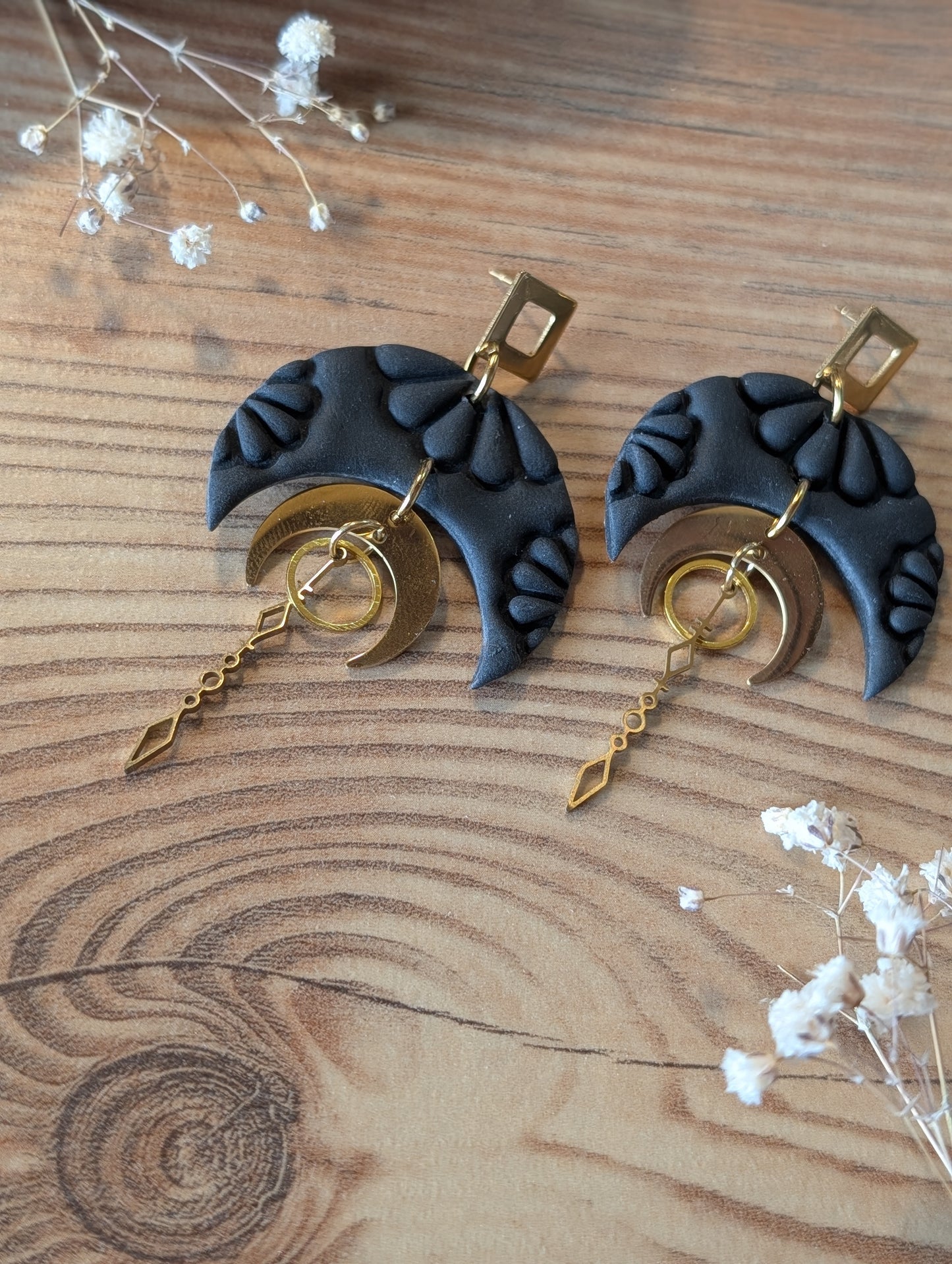 Isolde – Ring aus Polymer Clay mit Fledermausmotiv in Gold oder Silber, Produktfoto 4