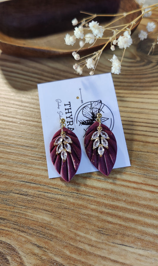 Willa – Ohrringe aus Polymer Clay mit Blattdesign in Rot, Produktfoto 2