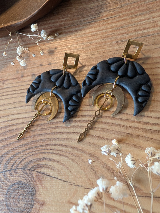 Isolde – Ring aus Polymer Clay mit Fledermausmotiv in Gold oder Silber, Produktfoto 1